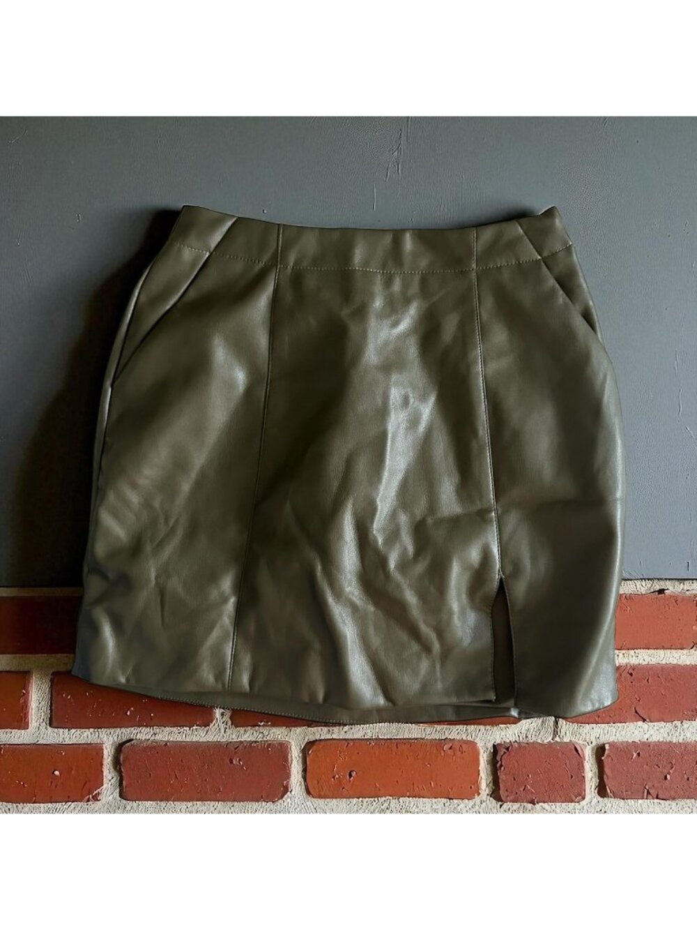 WEEKEND Los Angeles Olive Green Faux Leather Skirt Size Small